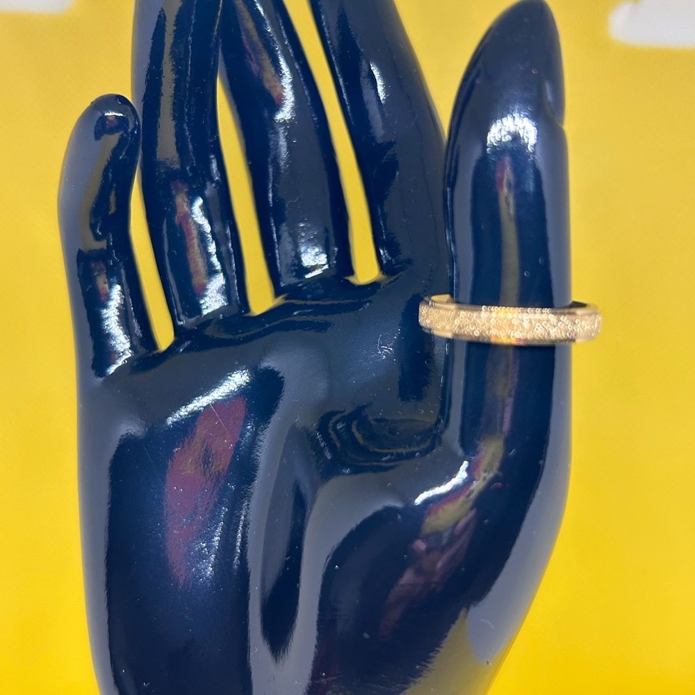 Elegant Gold-Tone Textured Ring size 8